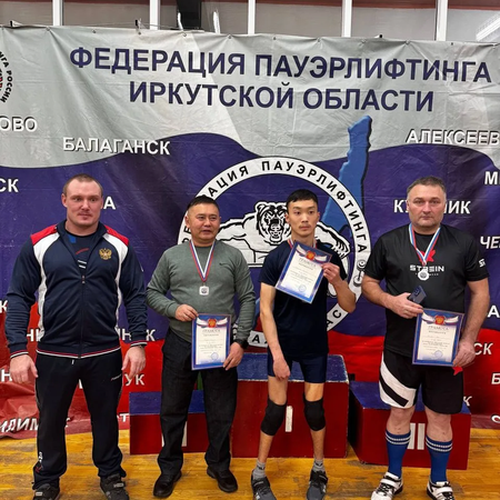 🔥 #КубокИркутскойОбласти по пауэрлифтингу в дисциплине «Классический жим» завершился триумфально для команды спортшколы «Олимп» из Аларского района! 🎯✨