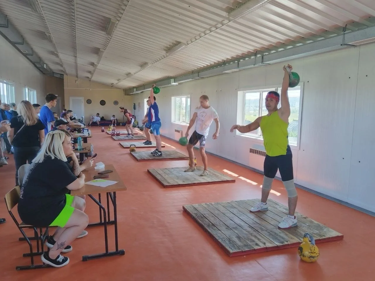 В августе в Аларском районе состоялись областные соревнования среди мужчин и женщин по гиревому спорту.