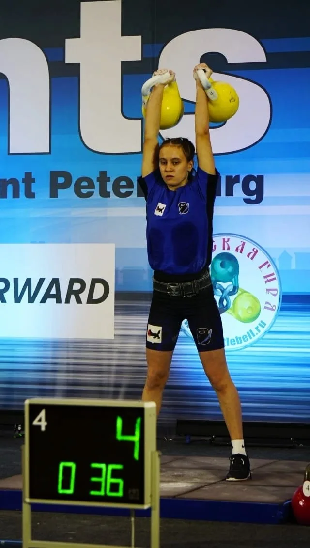 Наша воспитанница, Любовь Никитина, снова блеснула успехами на мировой арене гиревого спорта!